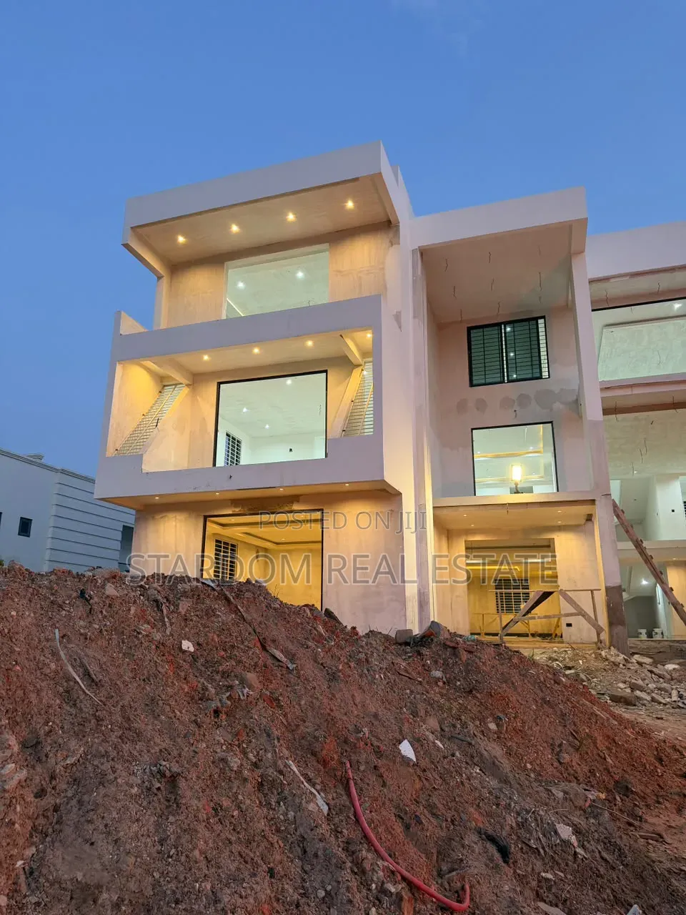 7bdrm Mansion in Adjiringanor, Ability for sale