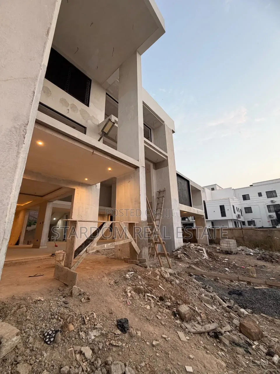 7bdrm Mansion in Adjiringanor, Ability for sale