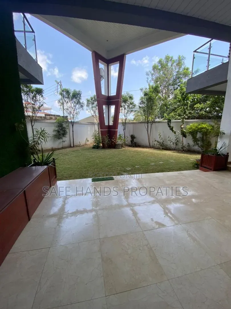 Furnished 4bdrm House in Hills, Accra Metropolitan for sale