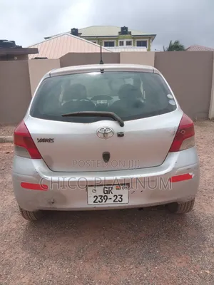 Toyota Vitz 1.0 FWD 5dr 2010 Silver
