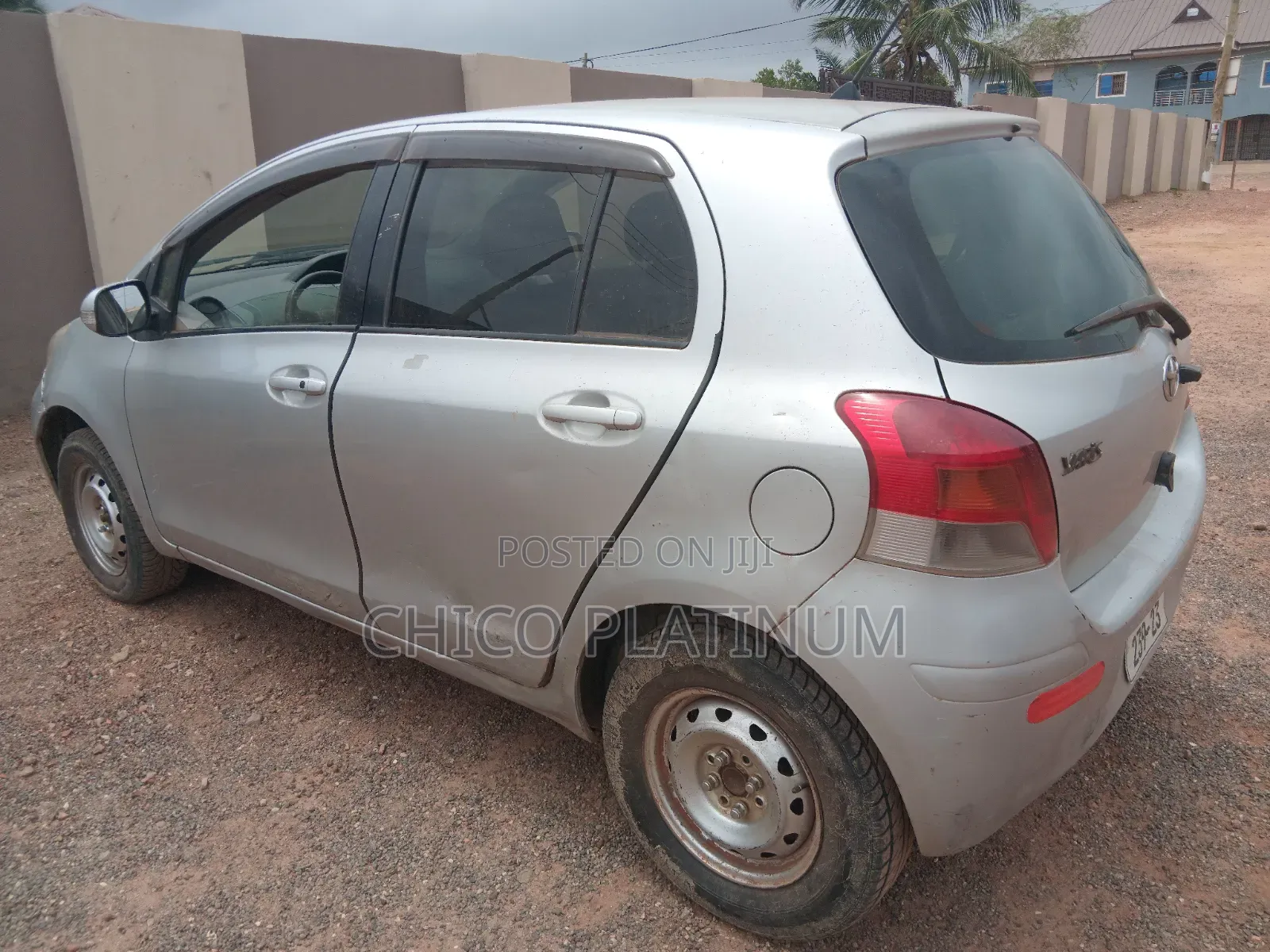 Toyota Vitz 1.0 FWD 5dr 2010 Silver