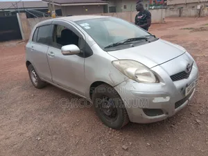 Toyota Vitz 1.0 FWD 5dr 2010 Silver