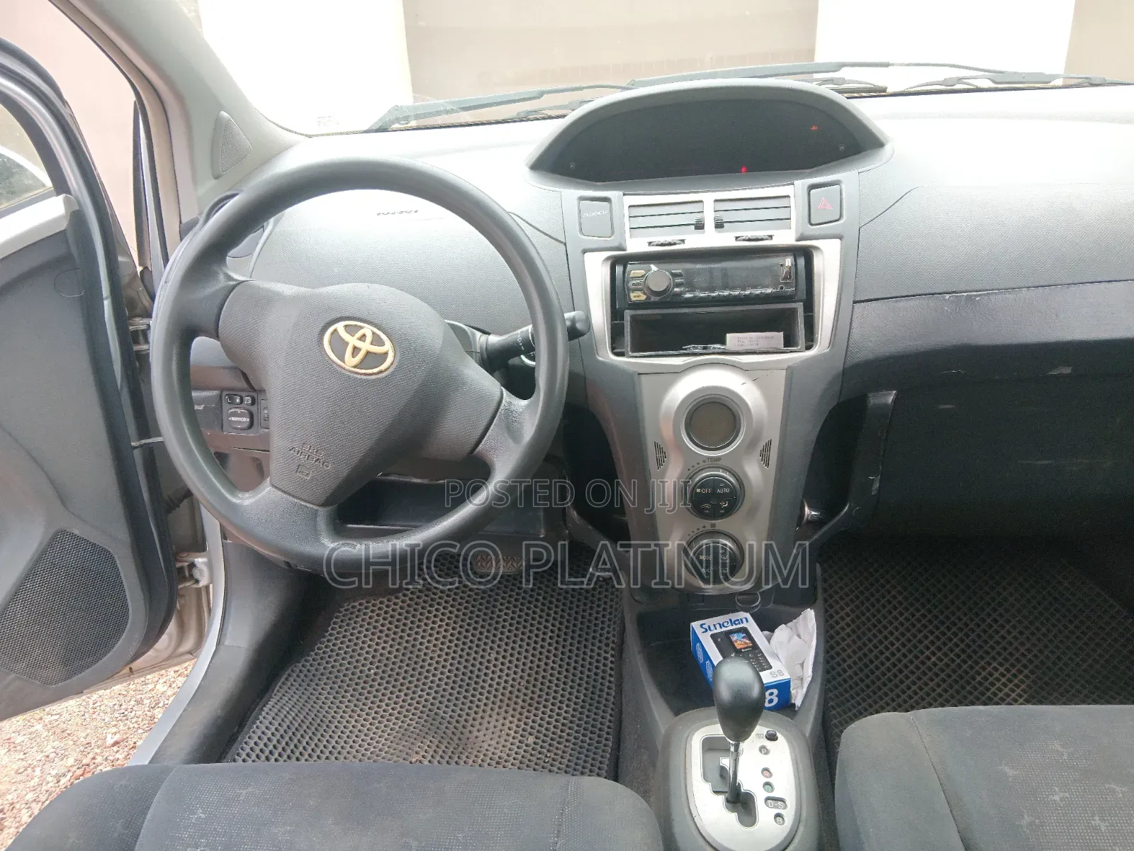 Toyota Vitz 1.0 FWD 5dr 2010 Silver