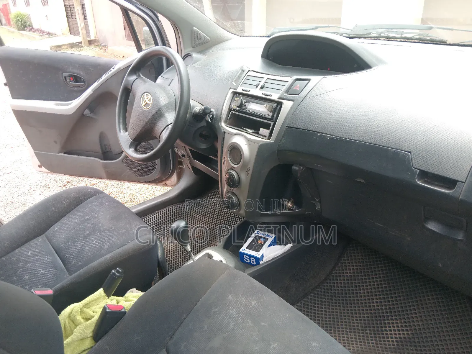 Toyota Vitz 1.0 FWD 5dr 2010 Silver