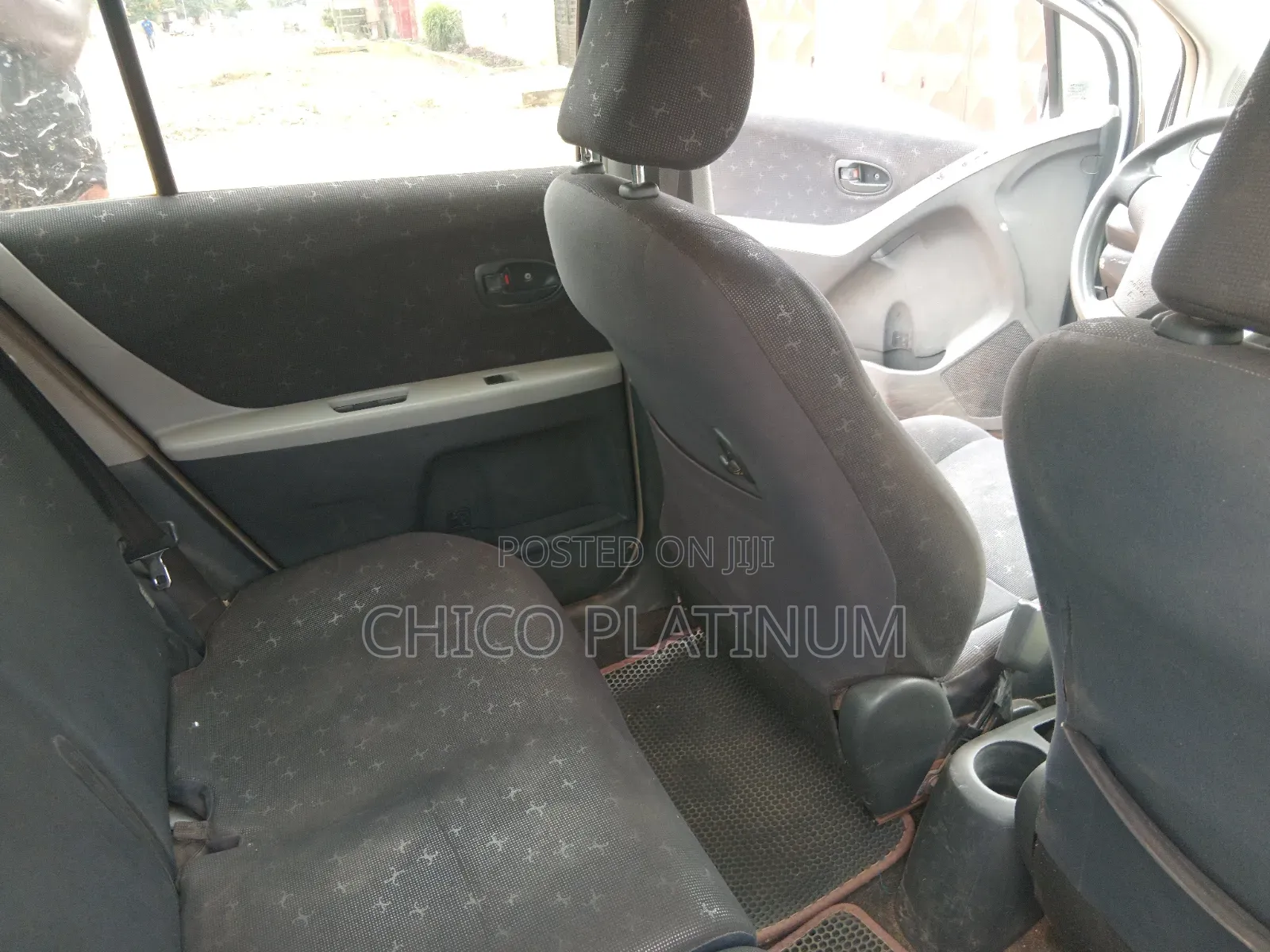 Toyota Vitz 1.0 FWD 5dr 2010 Silver
