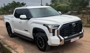 Toyota Tundra 2022 White