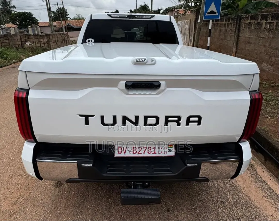 Toyota Tundra 2022 White