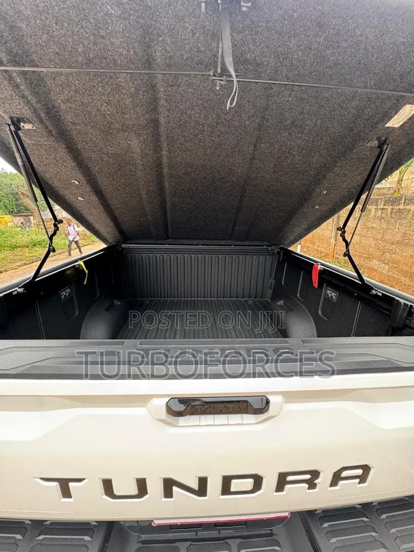 Toyota Tundra 2022 White
