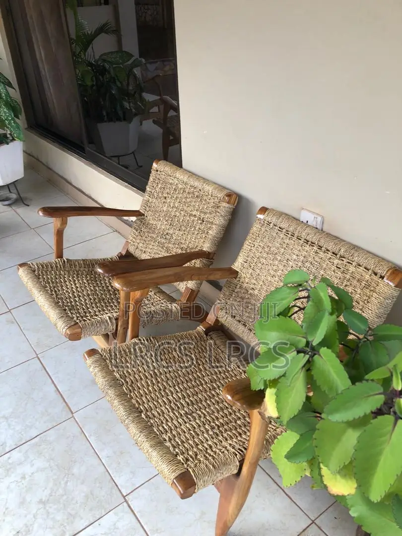 Quality Lounge Chairs (CH25-Inspired)