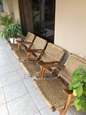 Quality Lounge Chairs (CH25-Inspired)