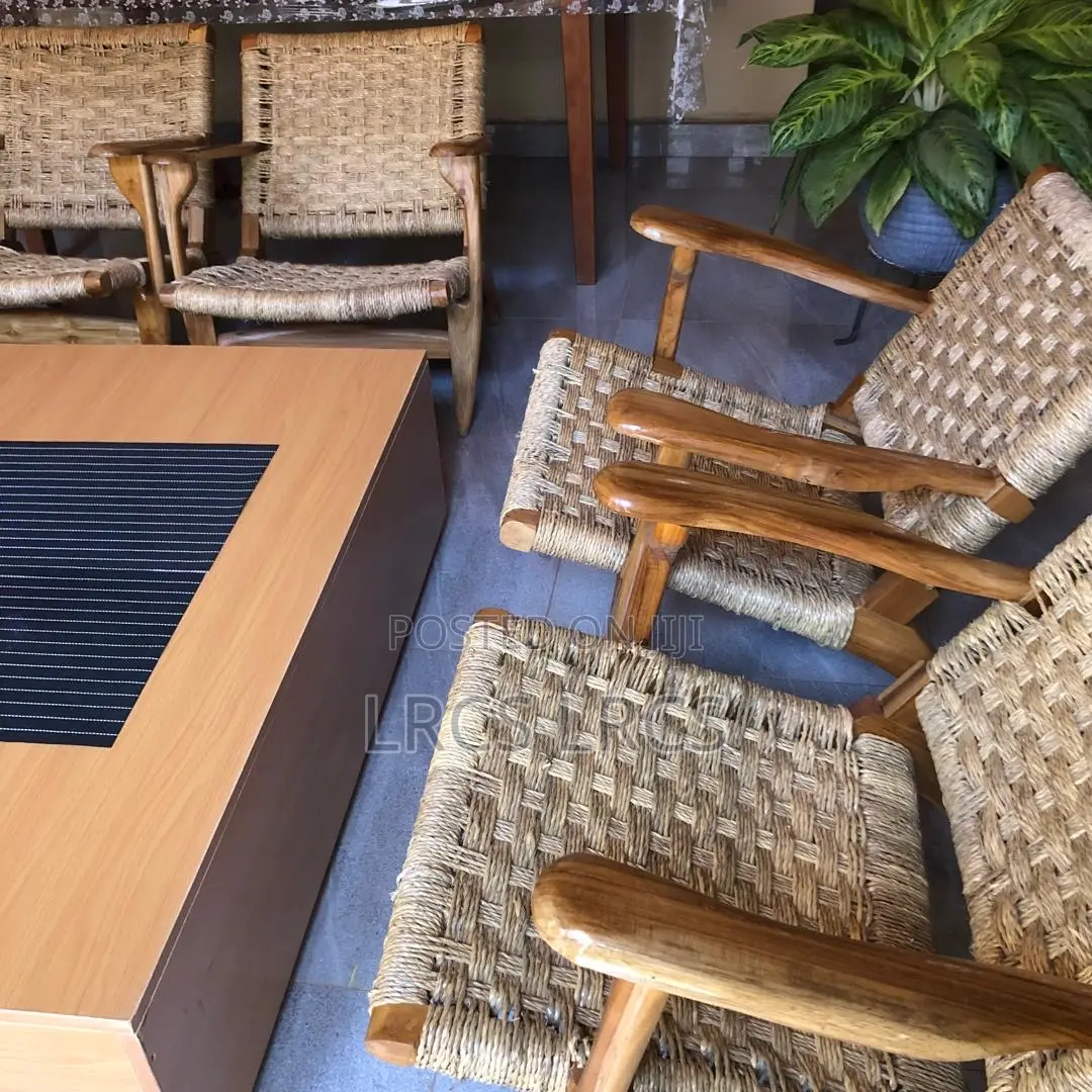 Quality Lounge Chairs (CH25-Inspired)