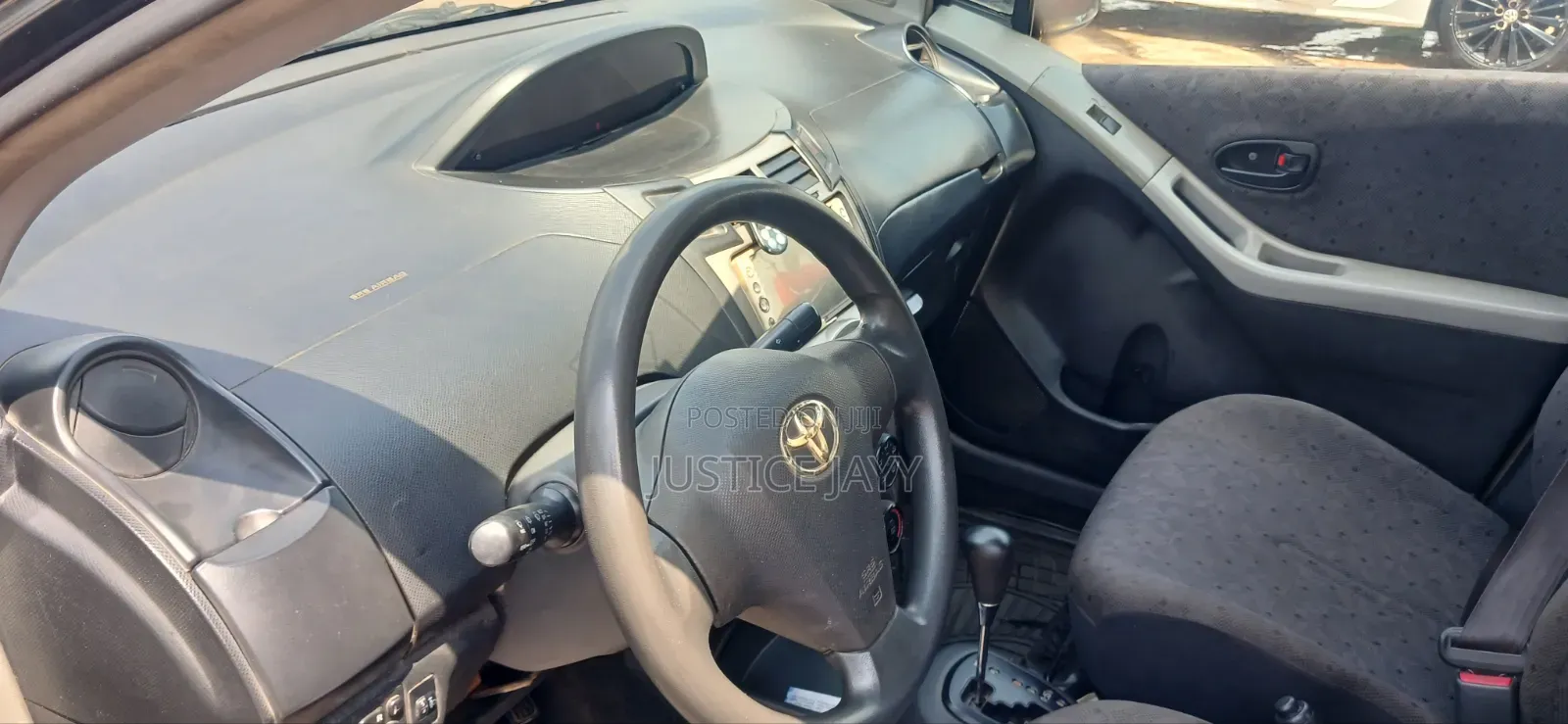 Toyota Vitz 2010 Black
