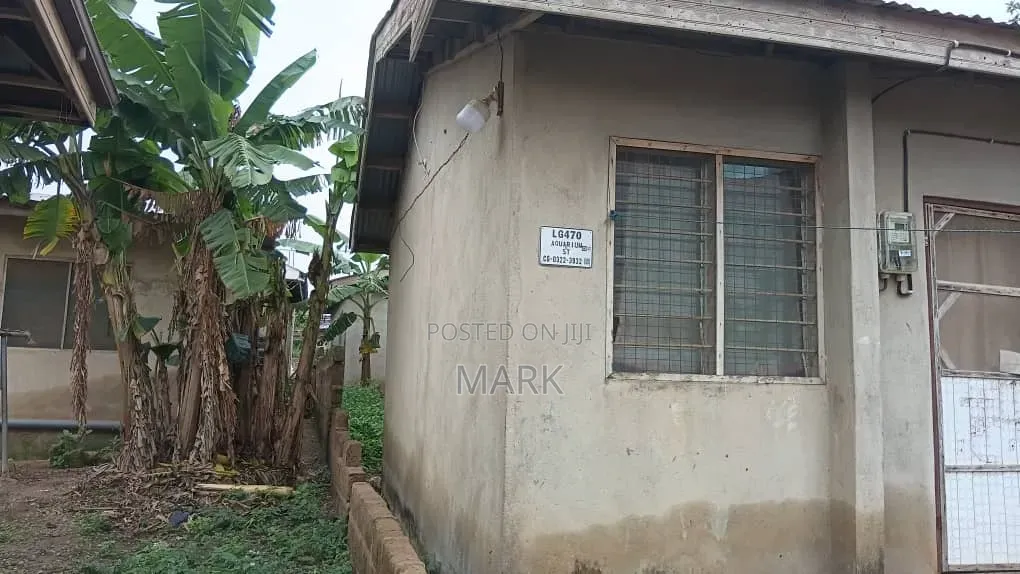 4bdrm Apartment in Kaaf Estate, Gomoa East for sale