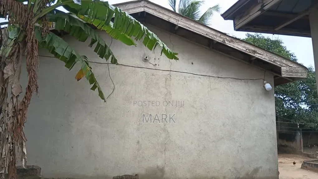 4bdrm Apartment in Kaaf Estate, Gomoa East for sale