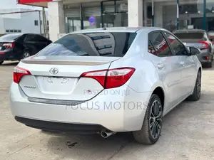 Toyota Corolla S 4dr Sedan (1.8L 4cyl CVT) 2015 Silver
