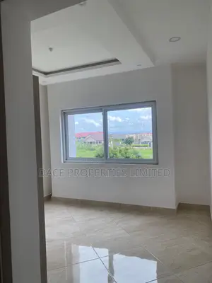 4bdrm Duplex in The Greens Estate, Community 25 for rent