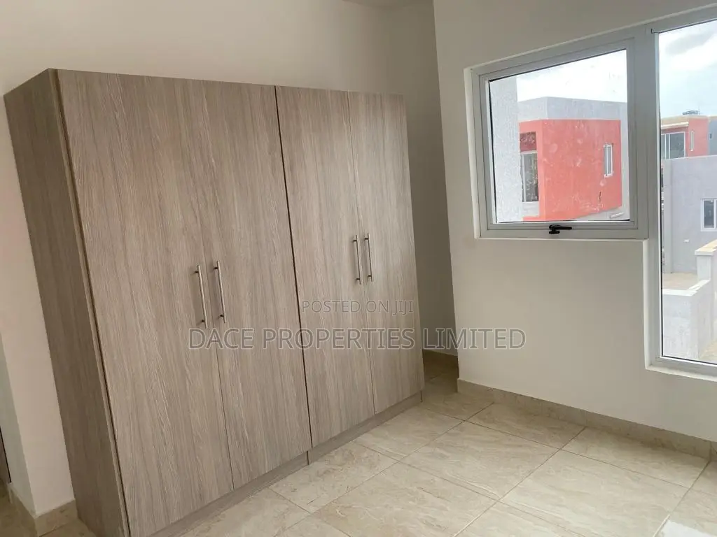 4bdrm Duplex in The Greens Estate, Community 25 for rent