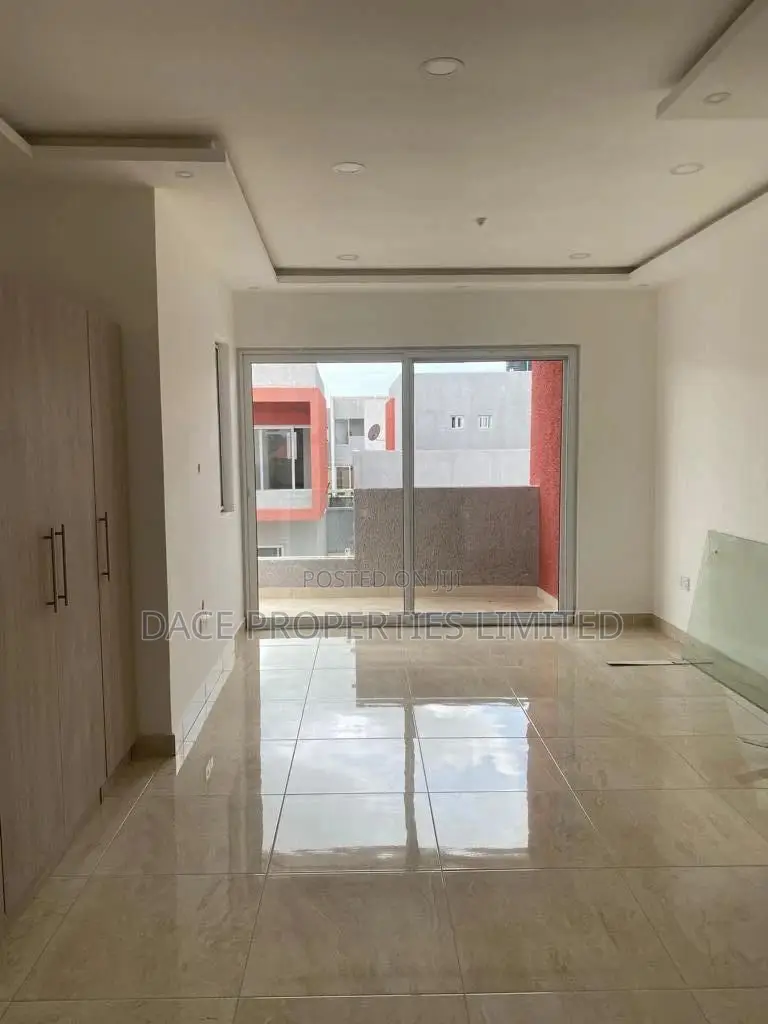 4bdrm Duplex in The Greens Estate, Community 25 for rent