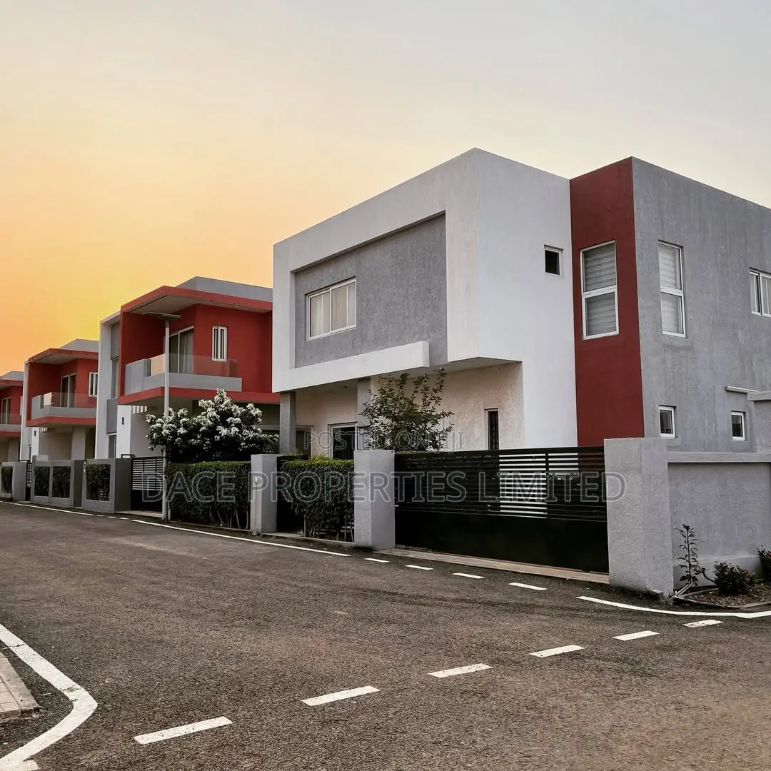 4bdrm Duplex in The Greens Estate, Community 25 for rent