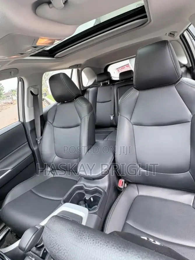 Toyota RAV4 2021 Brown