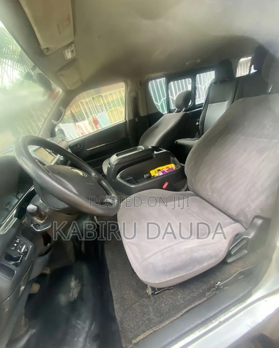 Toyota HiAce 2013 Silver