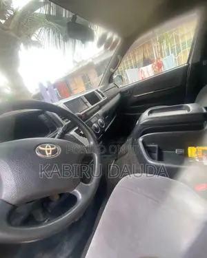 Toyota HiAce 2013 Silver