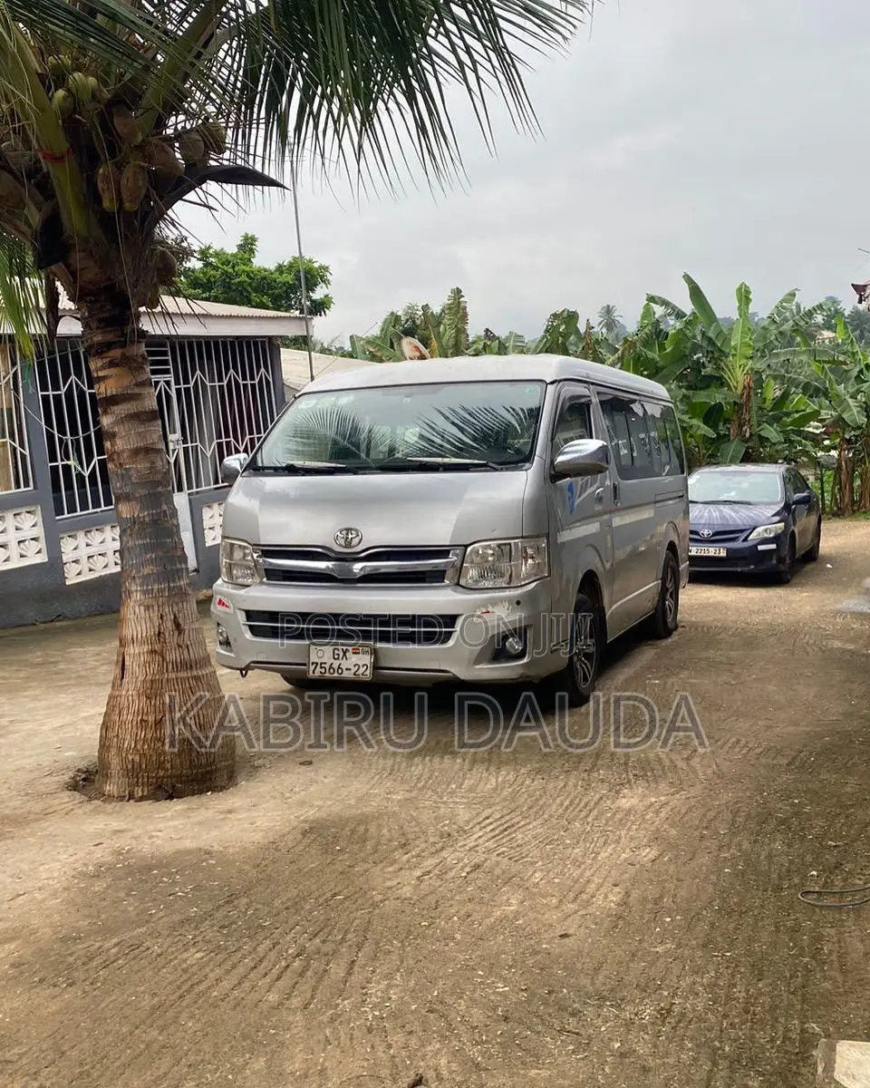 Toyota HiAce 2013 Silver