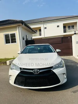 Toyota Camry SE w/Special Edition Pkg (2.5L 4cyl 6A) 2016 White