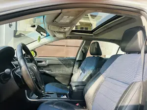 Toyota Camry SE w/Special Edition Pkg (2.5L 4cyl 6A) 2016 White