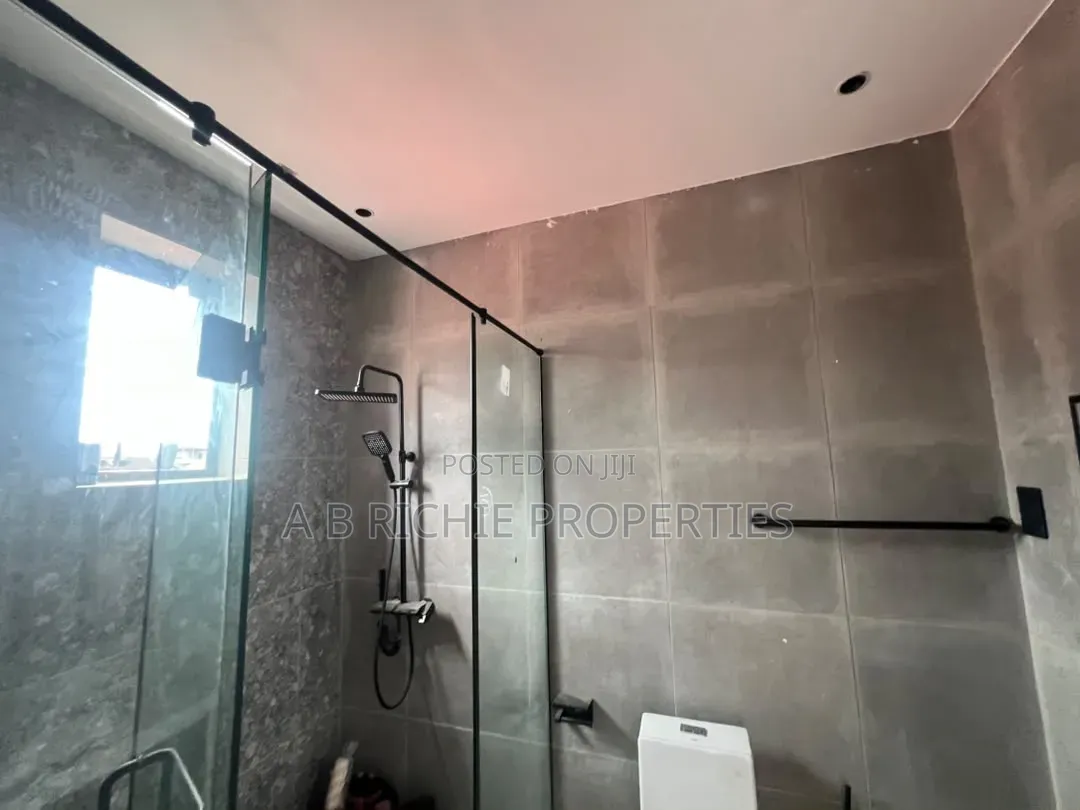 5bdrm House in Ab Richie Properties, Tseaddo for sale