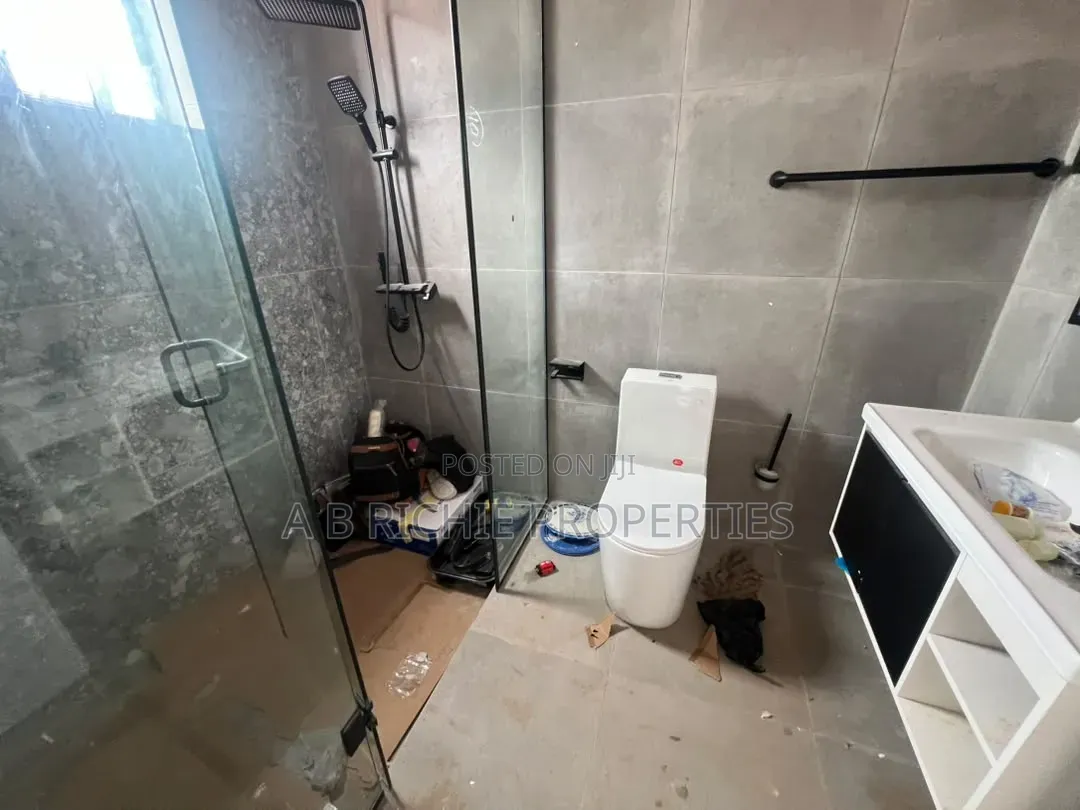 5bdrm House in Ab Richie Properties, Tseaddo for sale