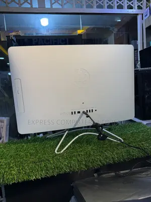 Desktop Computer HP Pavilion 24 8GB Intel Core i5 SSD 1T