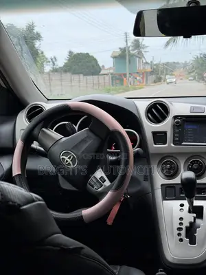 Toyota Matrix L Hatchback FWD (1.8L 4cyl) 2014 White