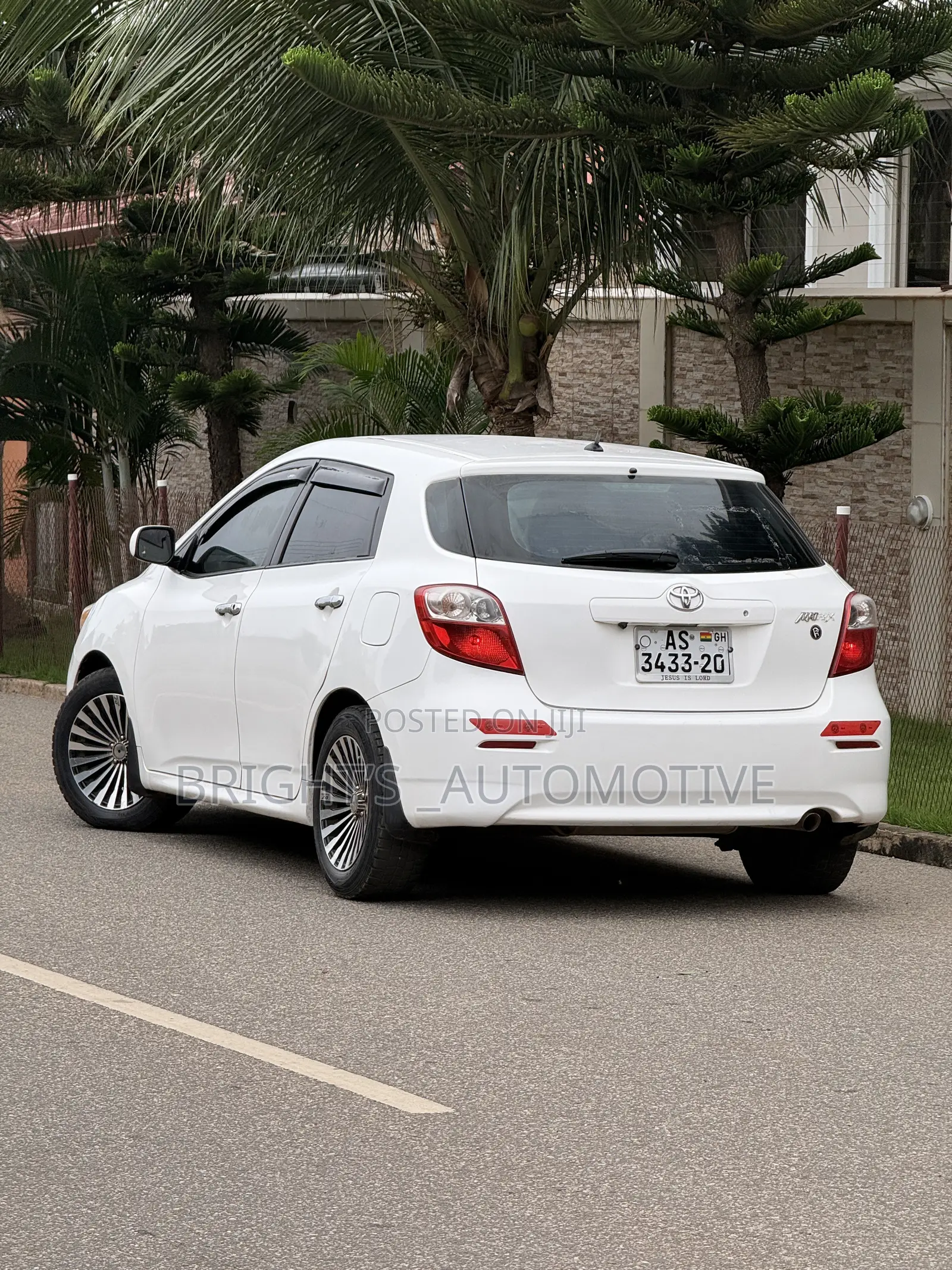 Toyota Matrix L Hatchback FWD (1.8L 4cyl) 2014 White