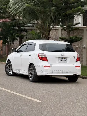 Toyota Matrix L Hatchback FWD (1.8L 4cyl) 2014 White