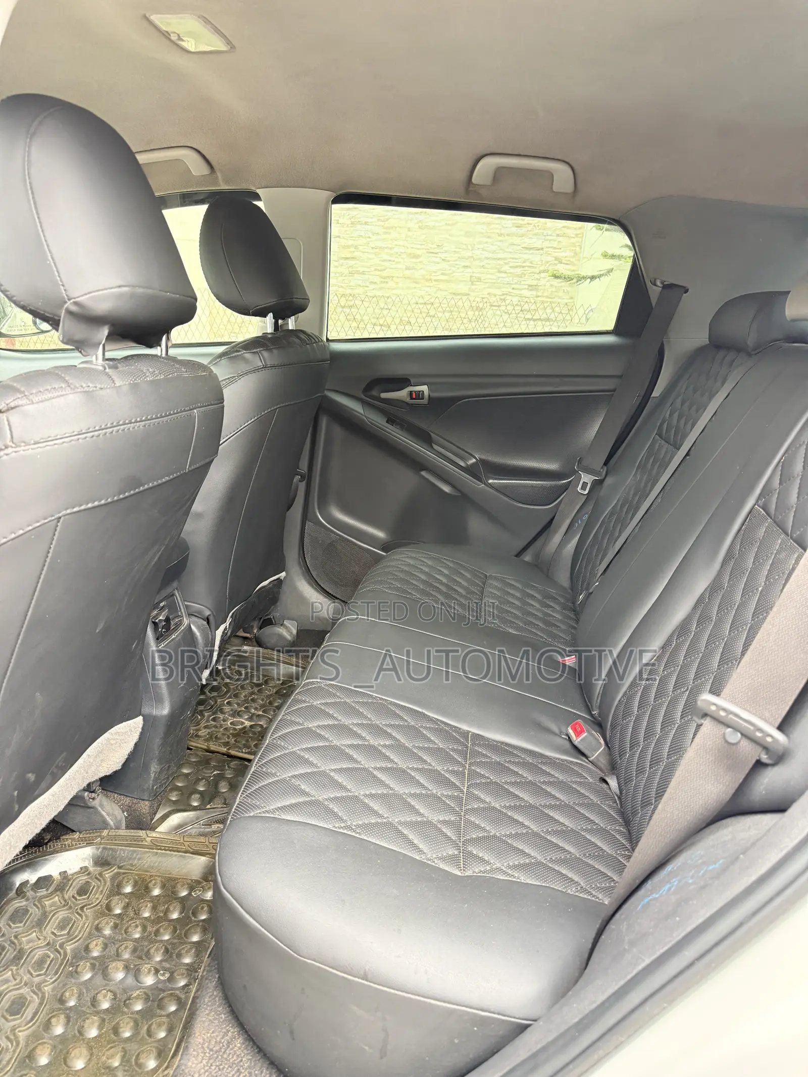 Toyota Matrix L Hatchback FWD (1.8L 4cyl) 2014 White
