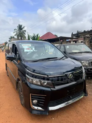 Toyota Voxy 2015 Green