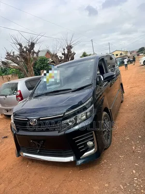 Toyota Voxy 2015 Green