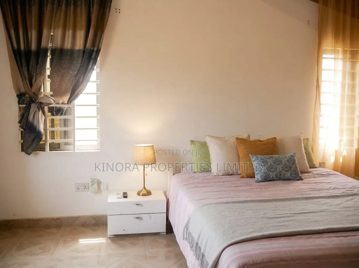Furnished 4bdrm Duplex in Lakeside for sale