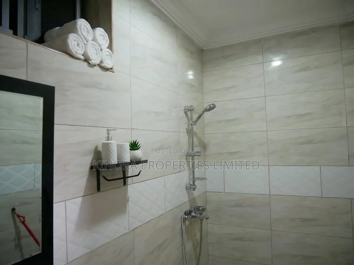 Furnished 4bdrm Duplex in Lakeside for sale