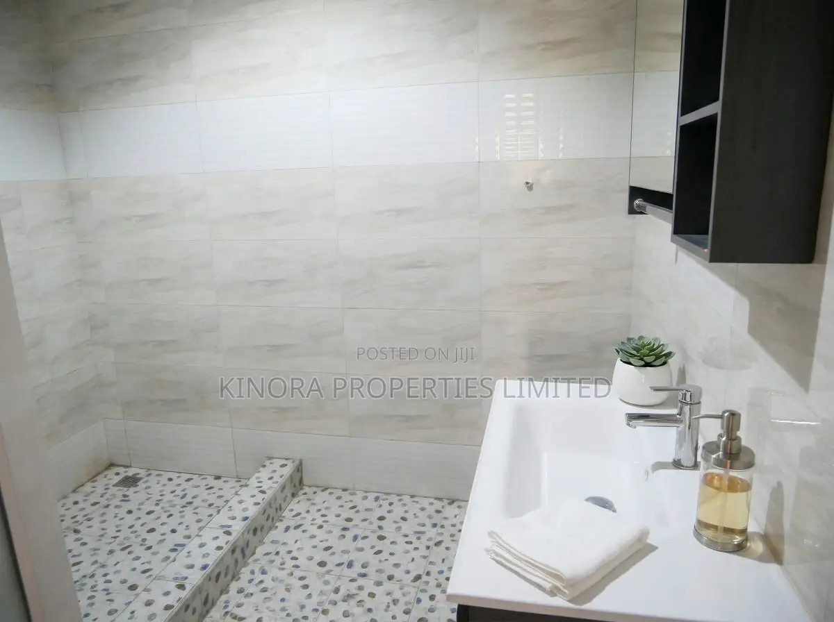 Furnished 4bdrm Duplex in Lakeside for sale