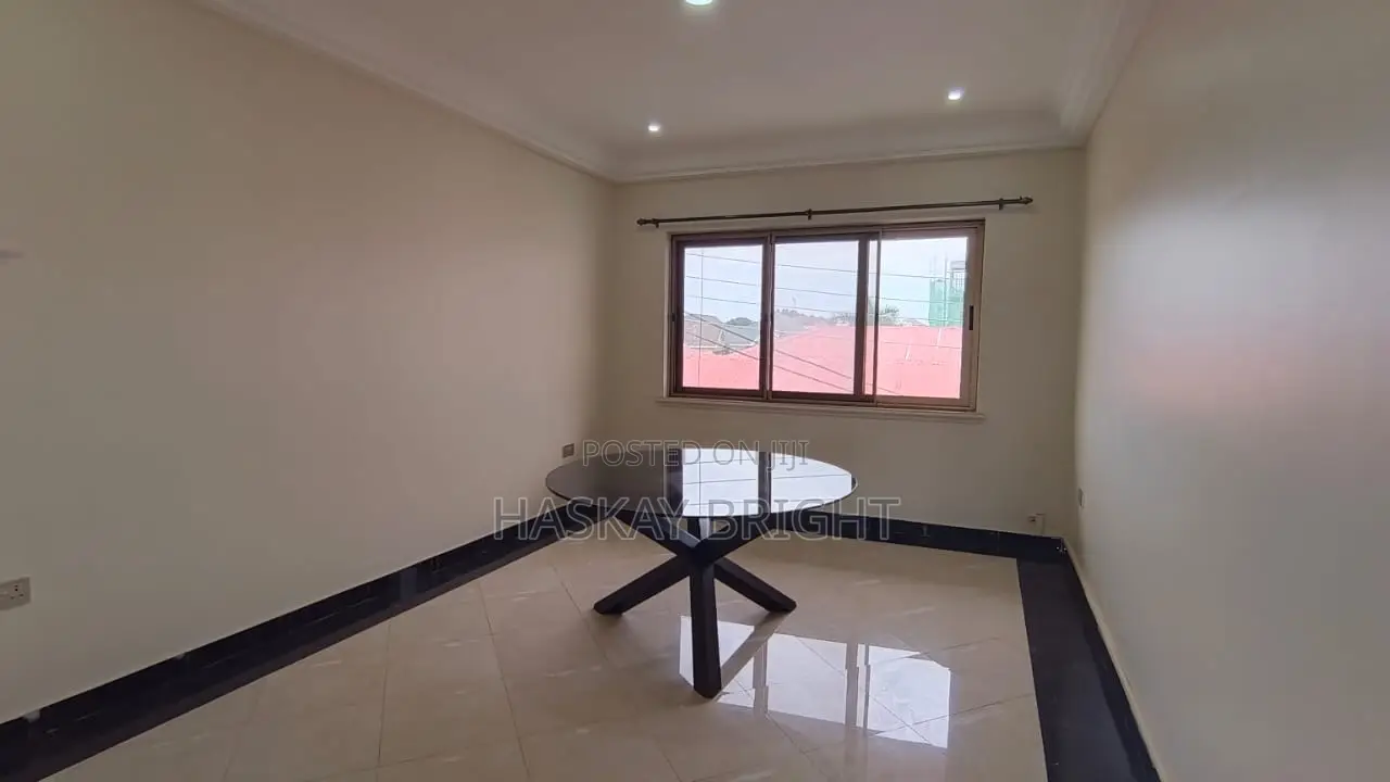 12 Bedrooms Ensuite House Consisting of 4 Unit of 3 Bedrooms Apartment
