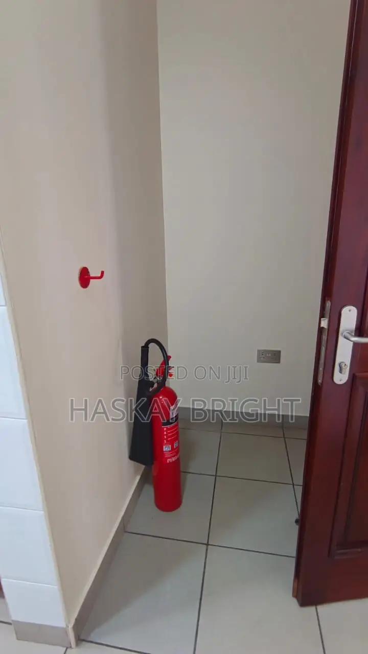 12 Bedrooms Ensuite House Consisting of 4 Unit of 3 Bedrooms Apartment