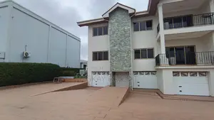 12 Bedrooms Ensuite House Consisting of 4 Unit of 3 Bedrooms Apartment