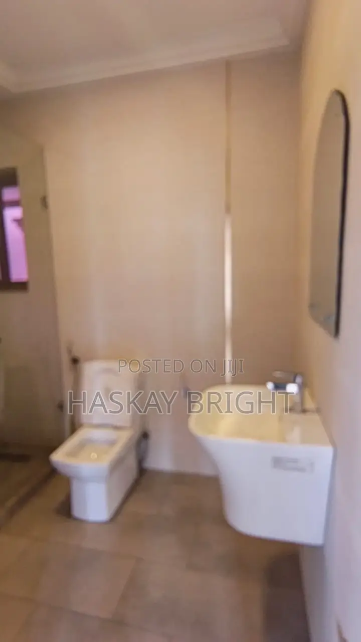12 Bedrooms Ensuite House Consisting of 4 Unit of 3 Bedrooms Apartment