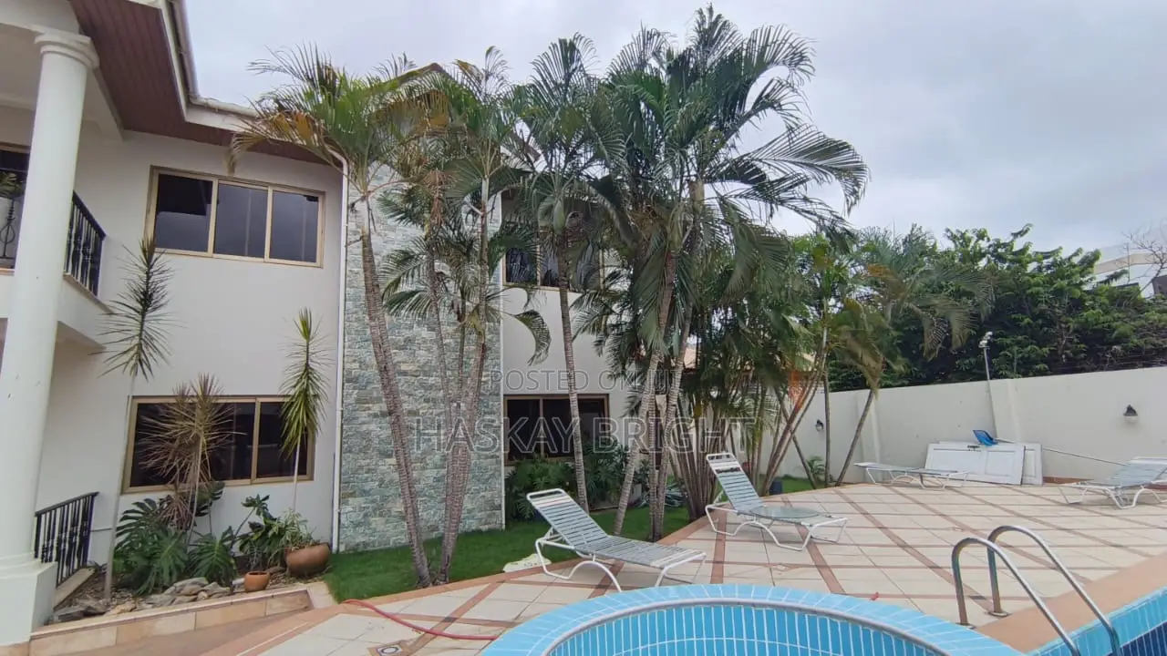 12 Bedrooms Ensuite House Consisting of 4 Unit of 3 Bedrooms Apartment