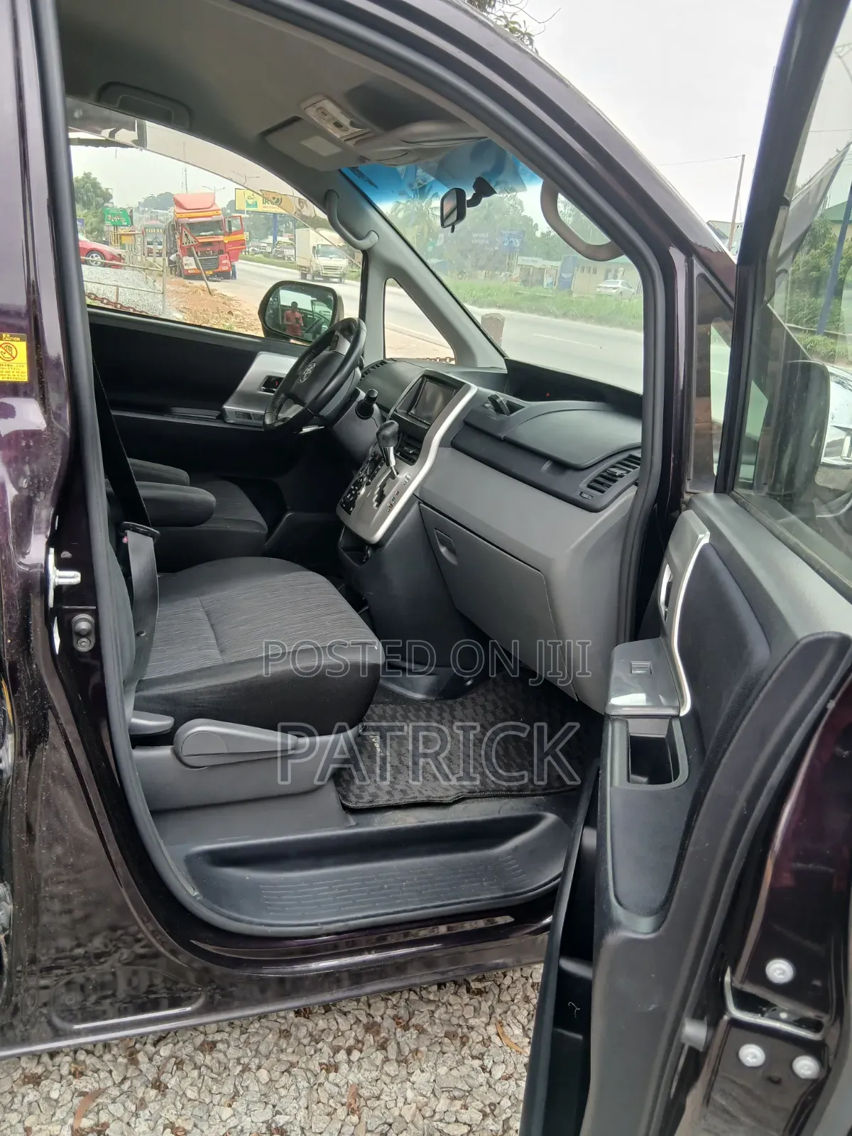 Toyota Voxy 2013 Black