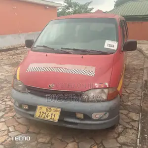 Toyota HiAce 2013 Red