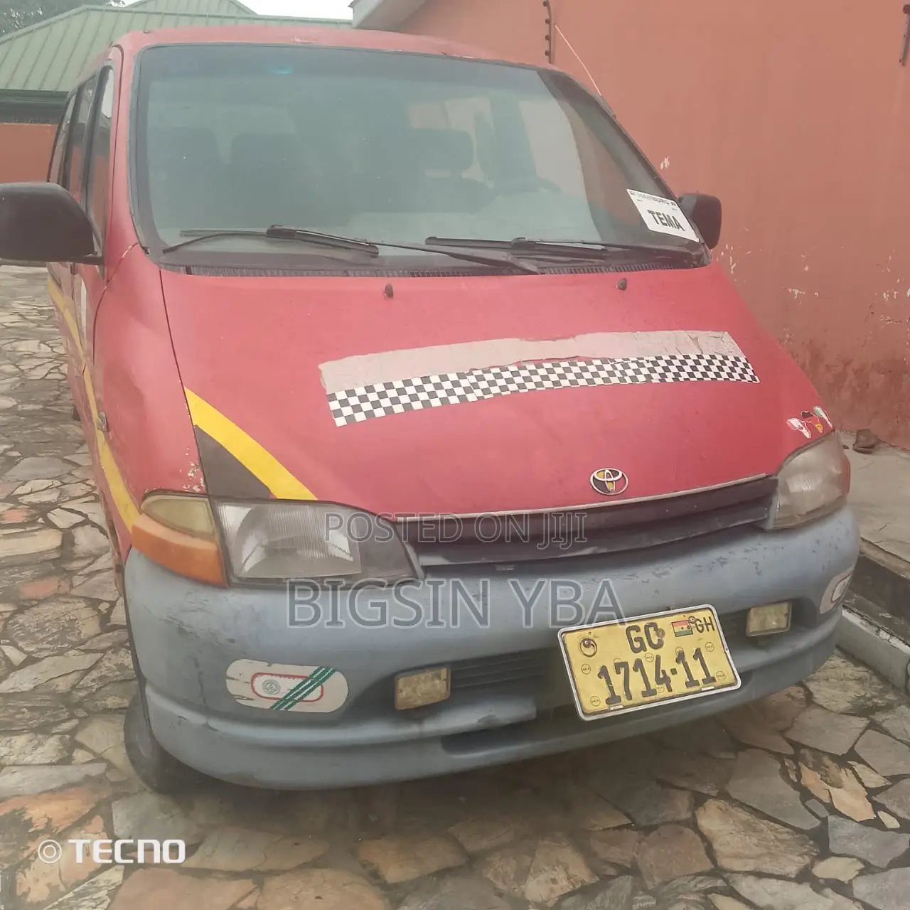 Toyota HiAce 2013 Red