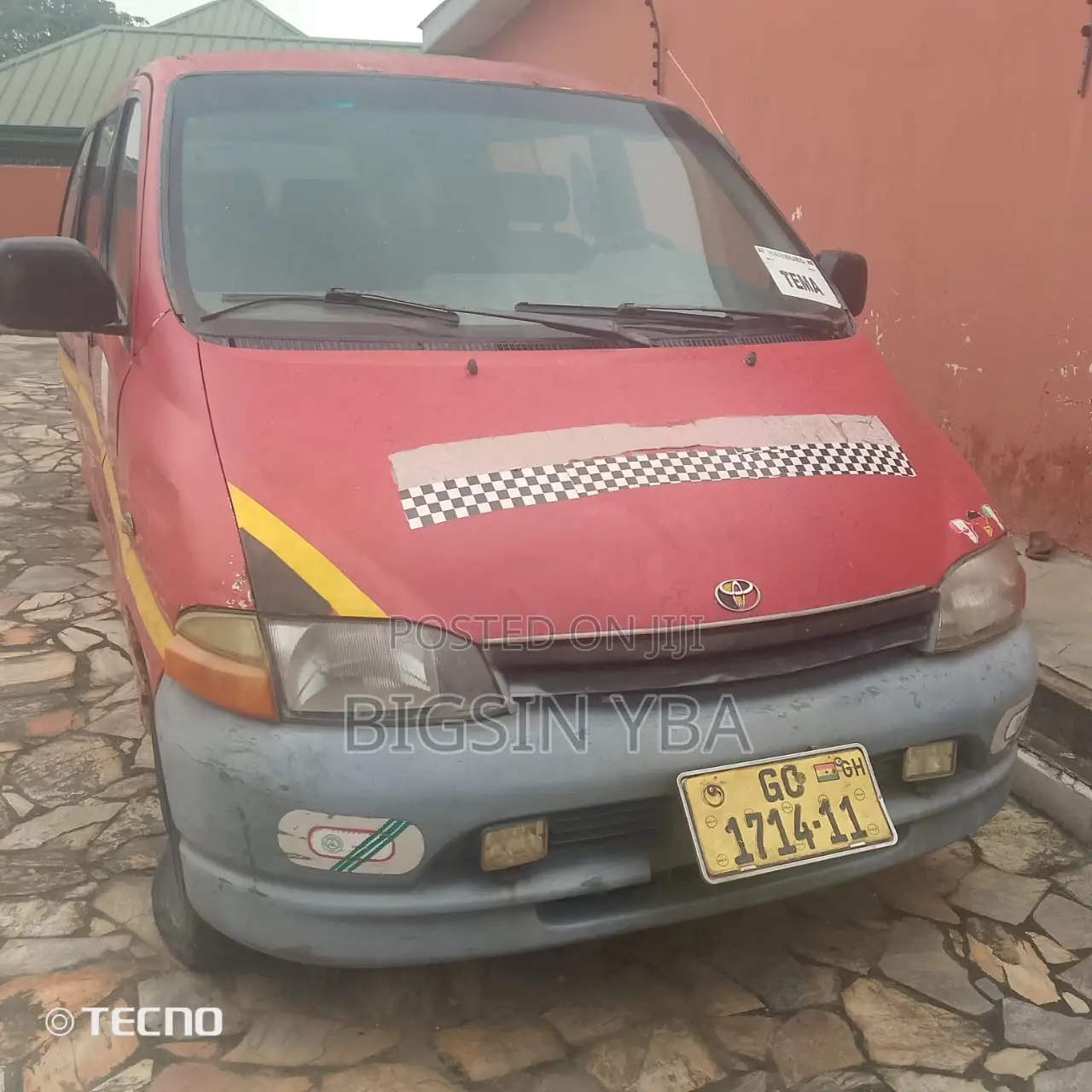 Toyota HiAce 2013 Red